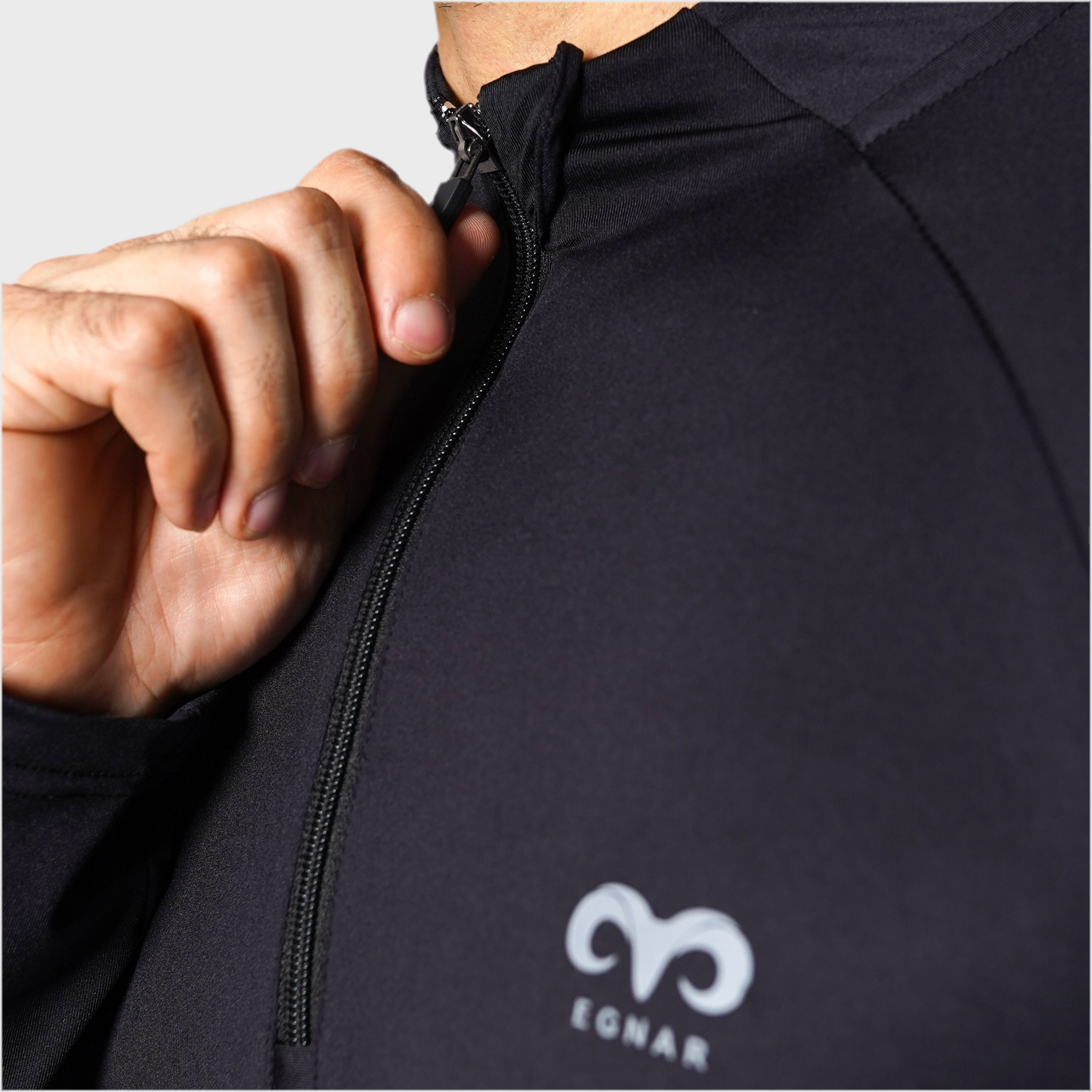 EGNAR CORE QUATER ZIP SHIRT- BLACK