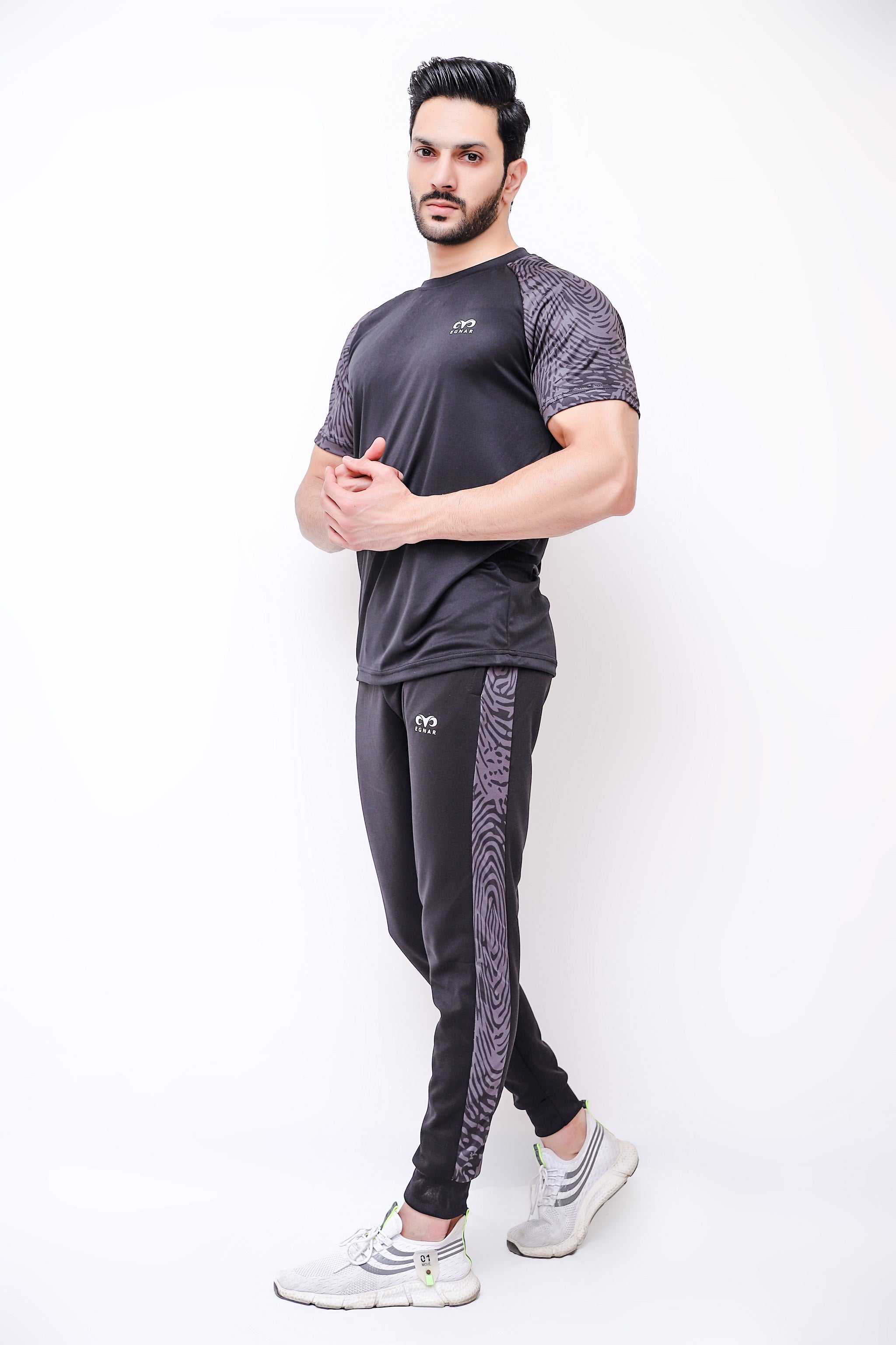 Half sales sleeve tracksuit